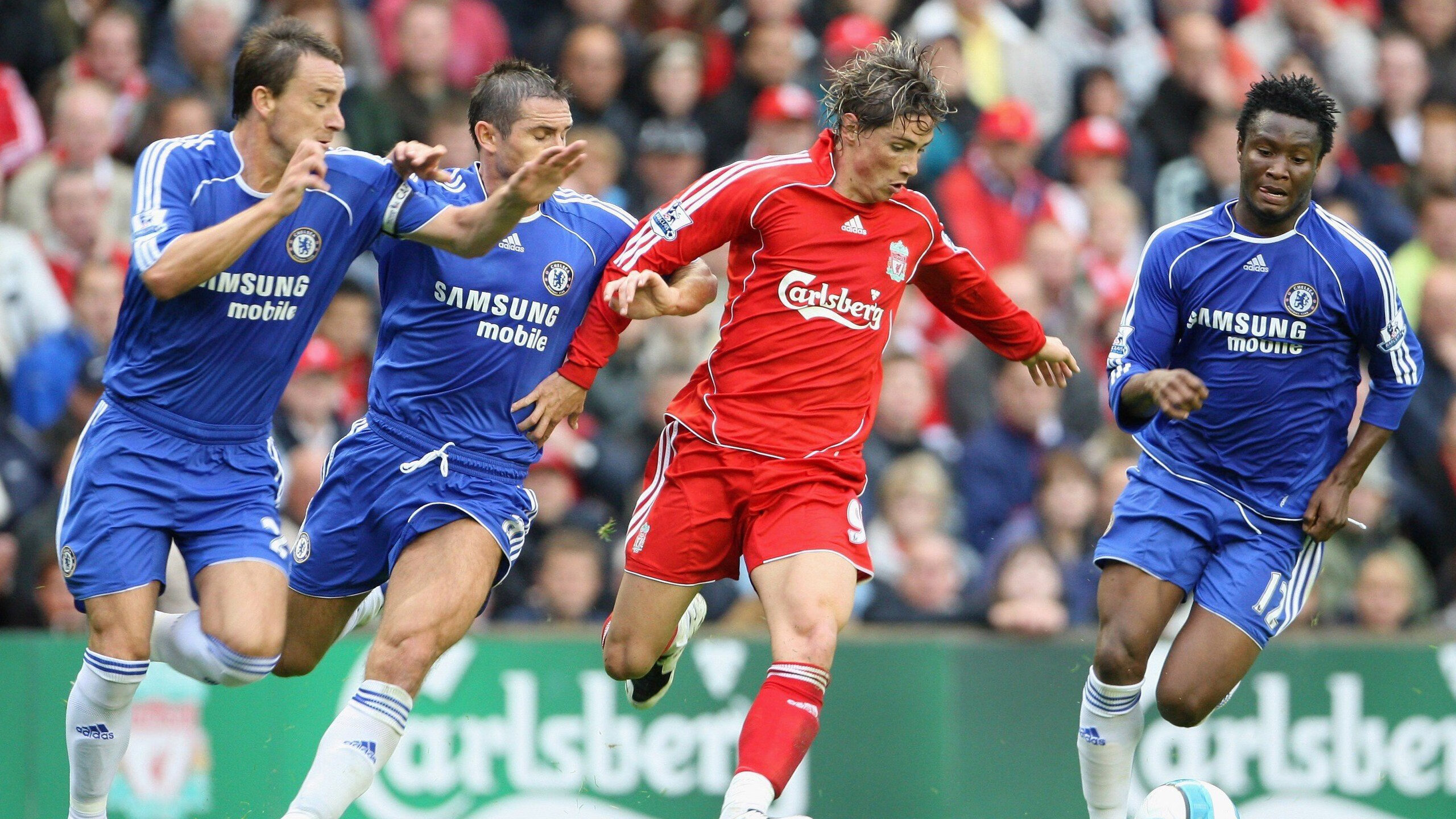 西班牙队在欧洲杯八分之一决赛中以3比1战胜德国队，晋级四强，西班牙足球欧洲杯